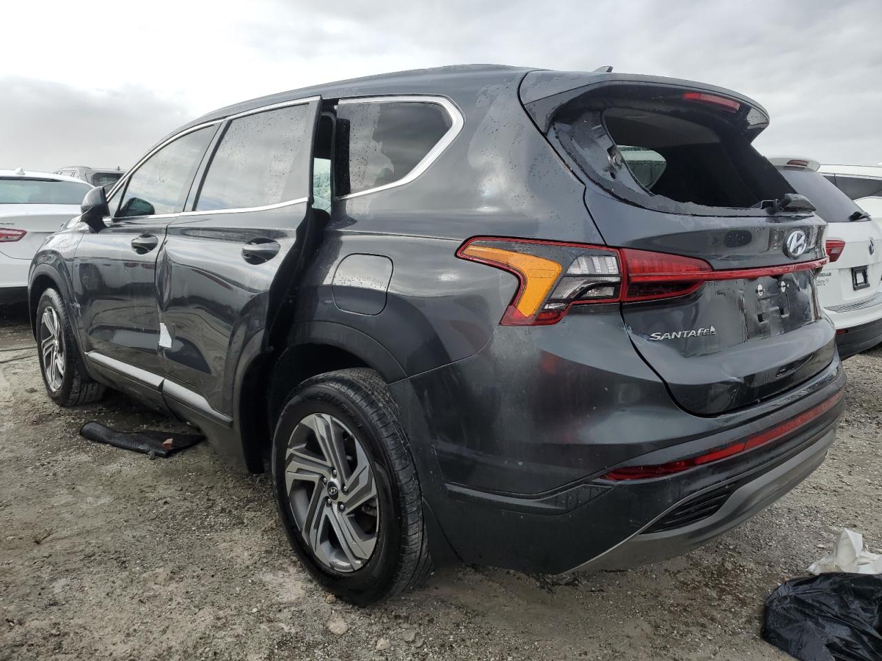 2023 Hyundai Santa Fe - Image 2