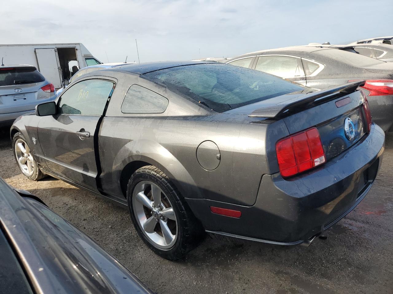2009 Ford Mustang - Image 2