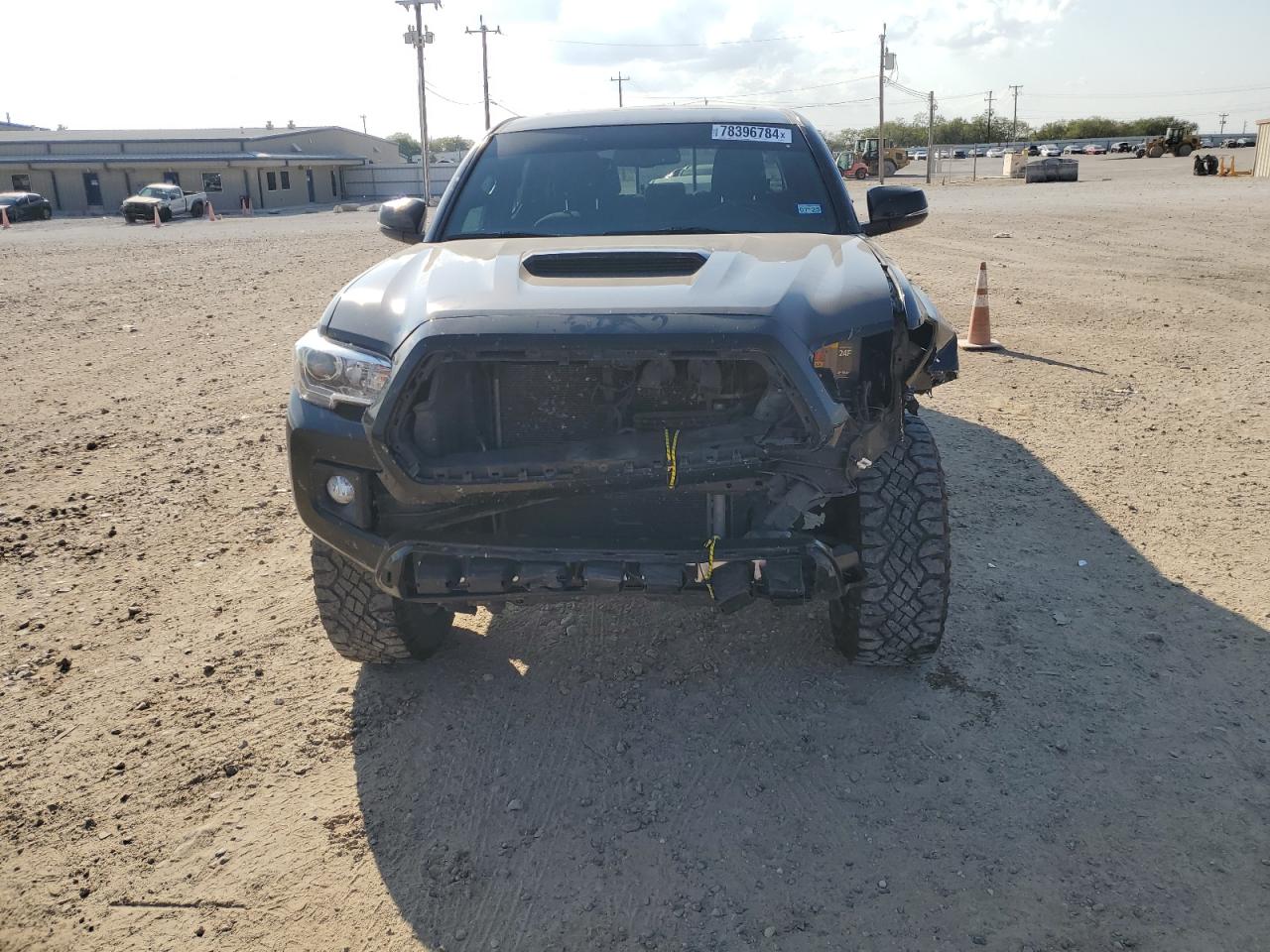 2017 Toyota Tacoma - Image 5
