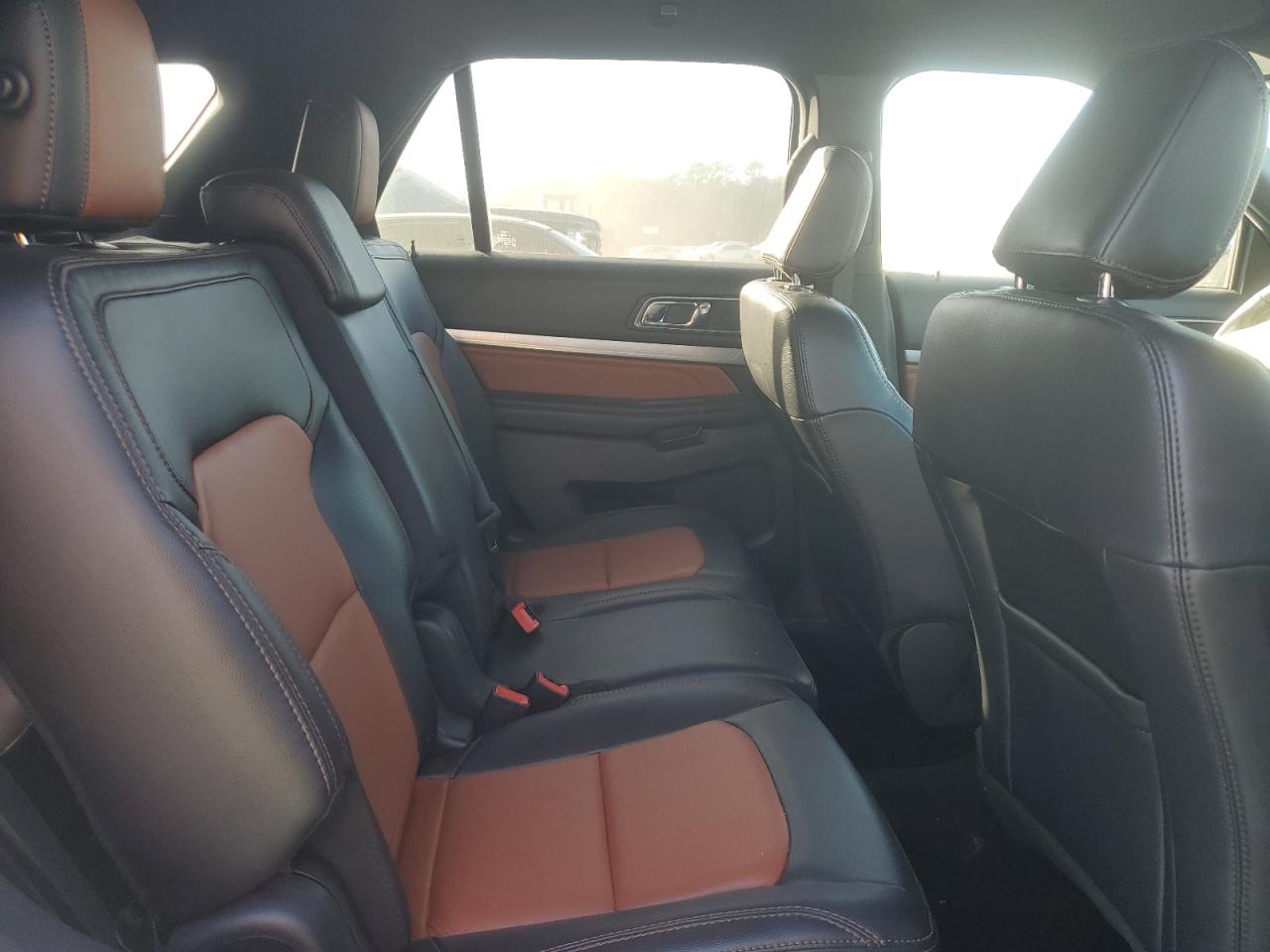 2019 Ford Explorer - Image 11