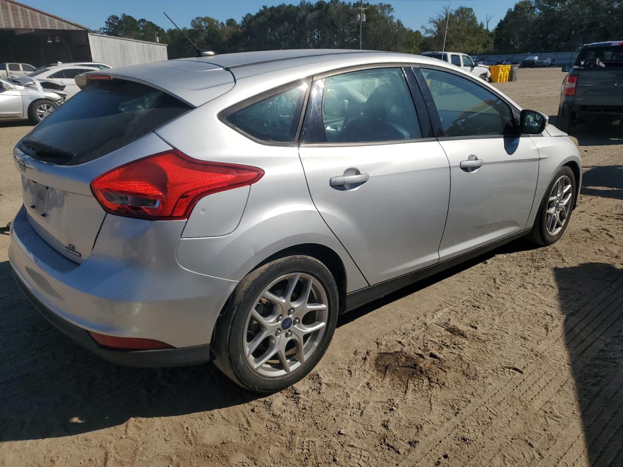 2015 Ford Focus Se VIN: 1FADP3K26FL283207 Lot: 77099034