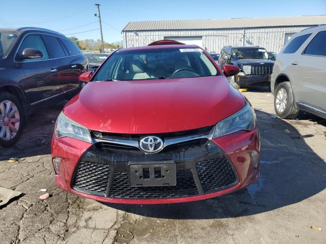  TOYOTA CAMRY 2015 Czerwony