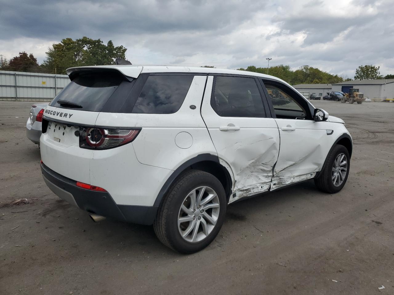2017 Land Rover Discovery - Image 3