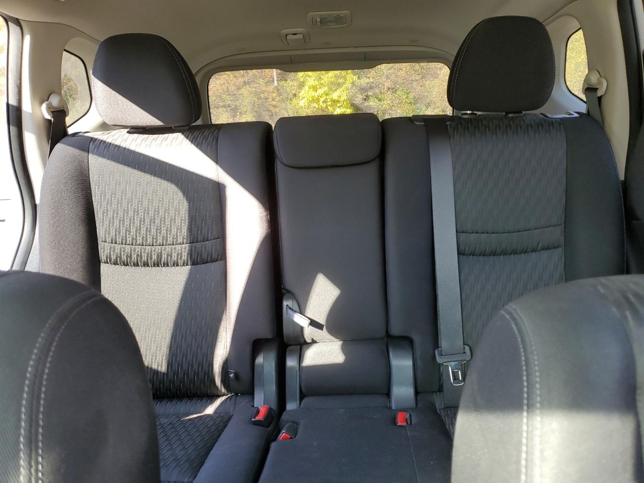 2018 Nissan Rogue - Image 10