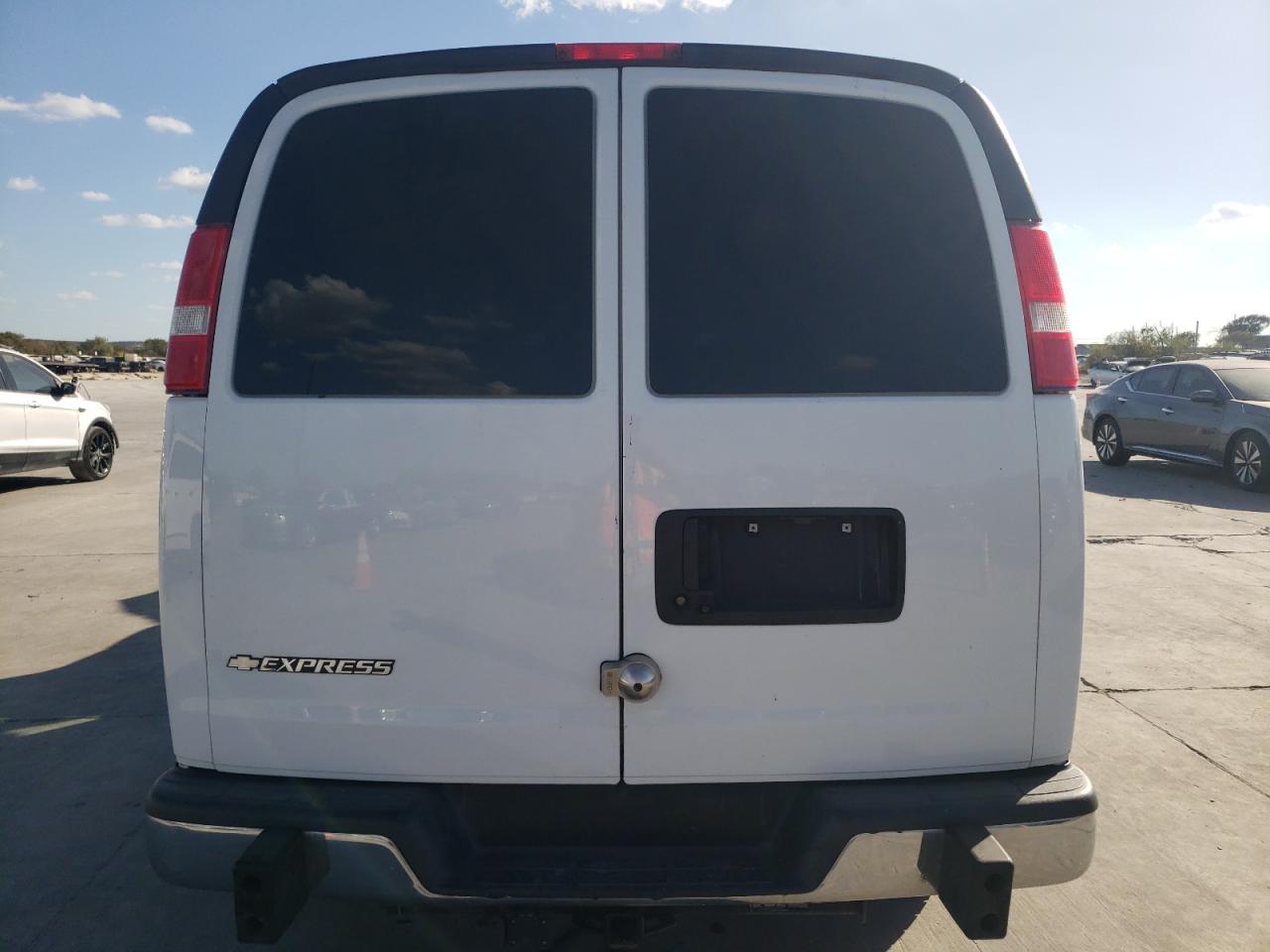 1GCWGAFG4K1370185 2019 Chevrolet Express G2500