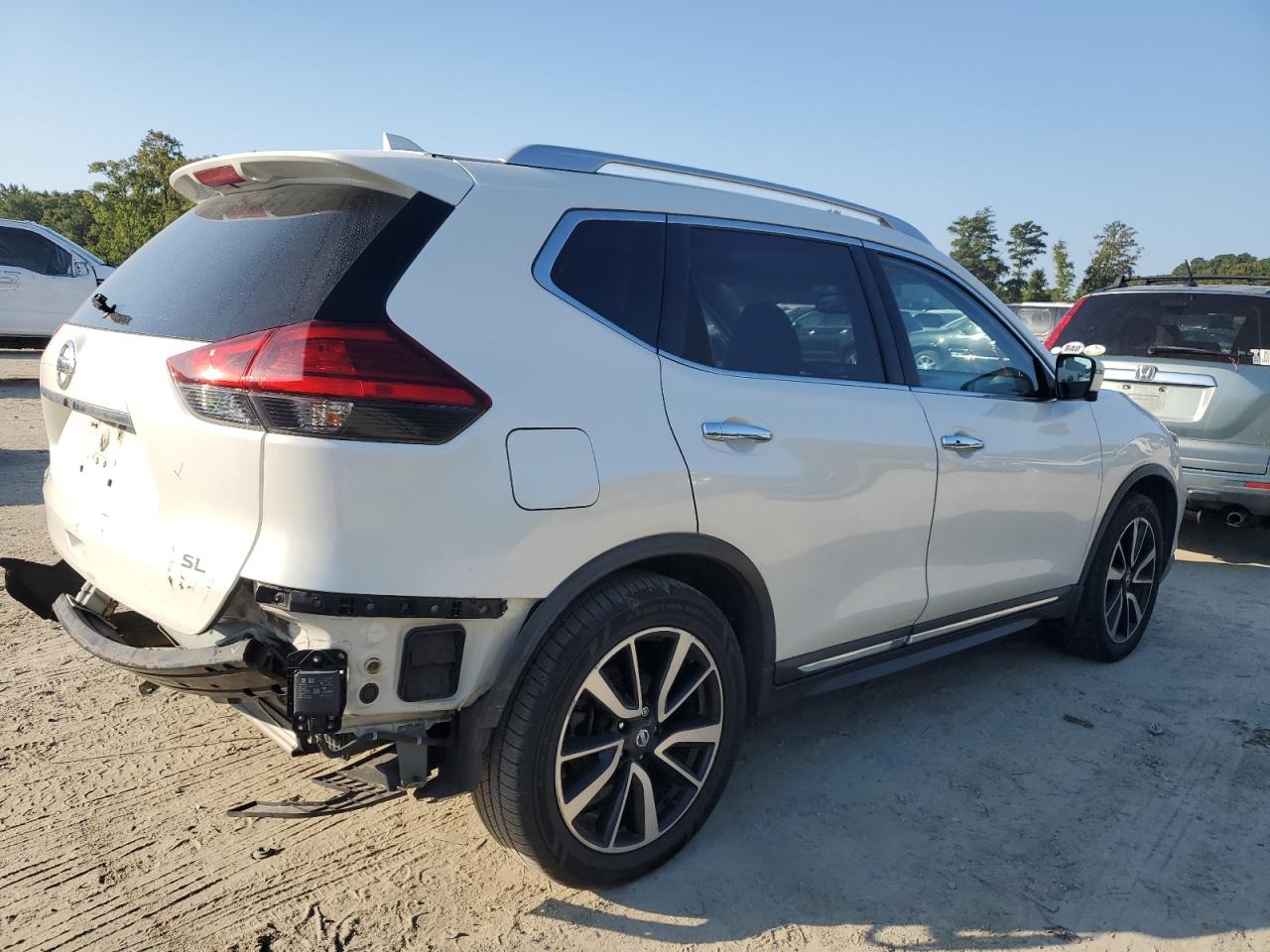 2017 Nissan Rogue - Image 3
