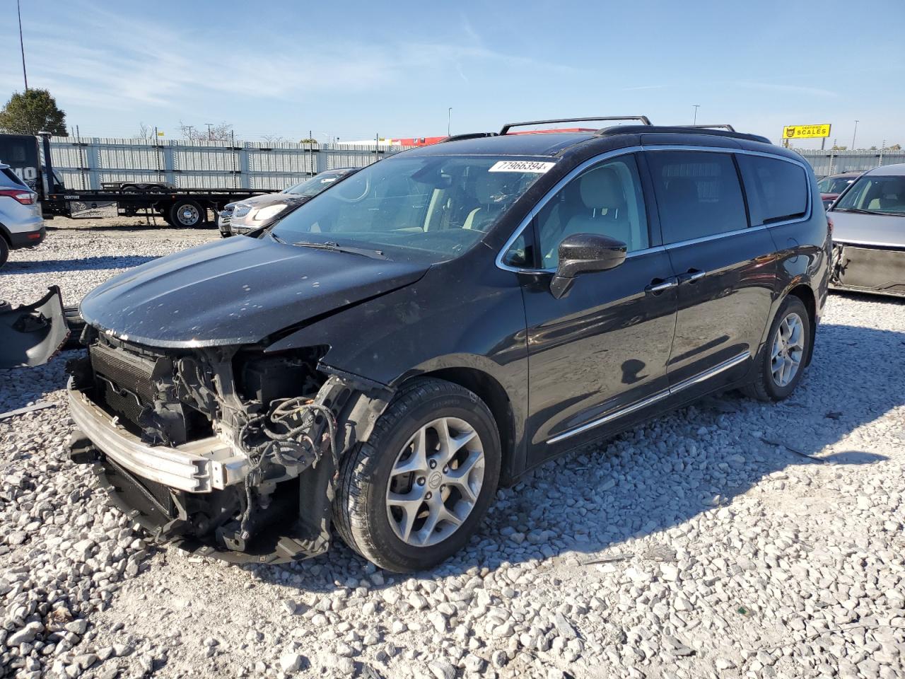 2017 Chrysler Pacifica - Image 1