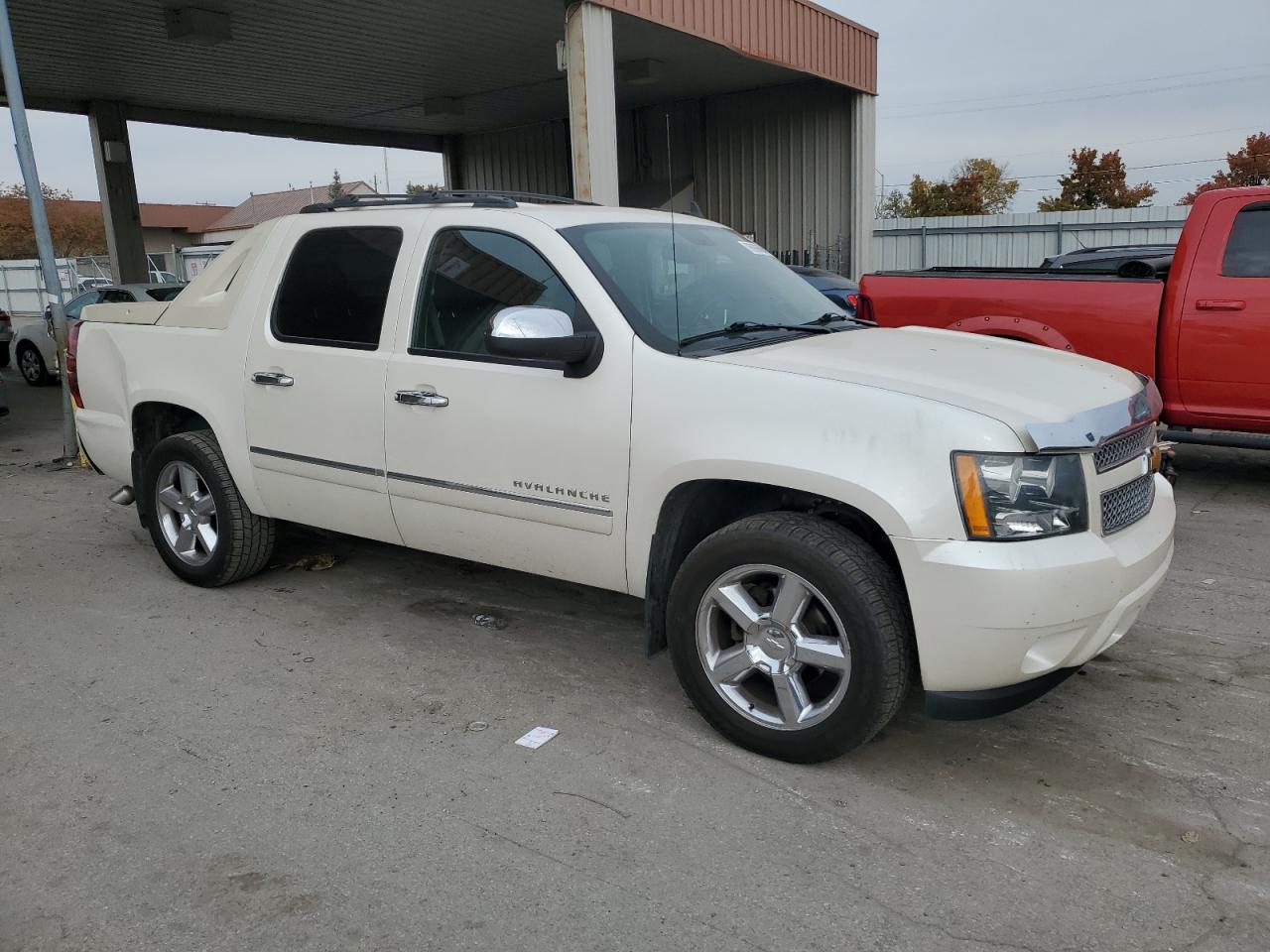 2012 Chevrolet Avalanche - Image 4