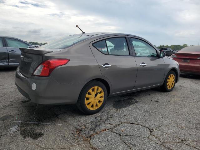  NISSAN VERSA 2017 Szary