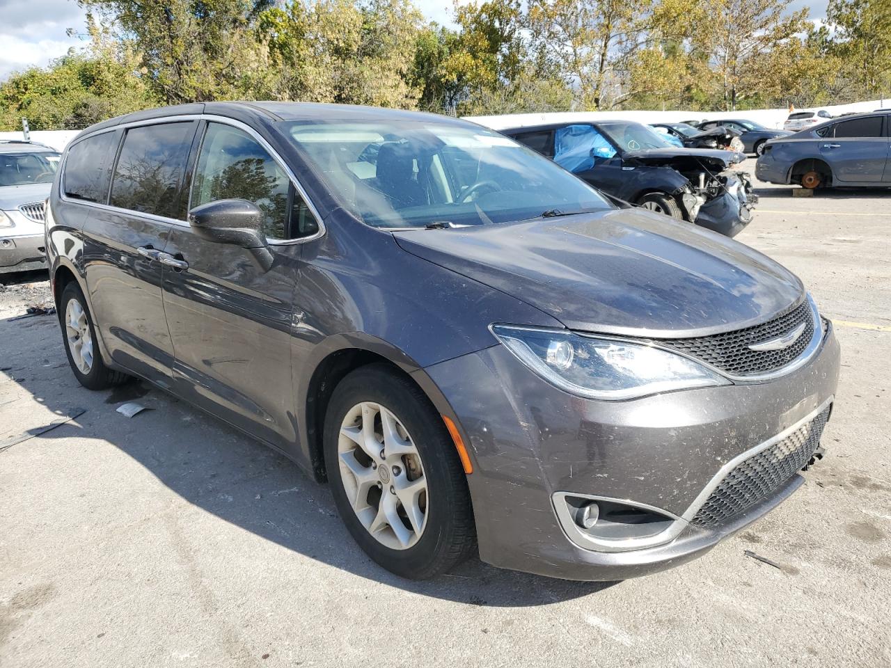2017 Chrysler Pacifica - Image 4