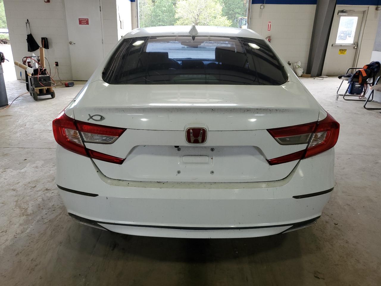 1HGCV1F46JA015081 2018 Honda Accord Ex