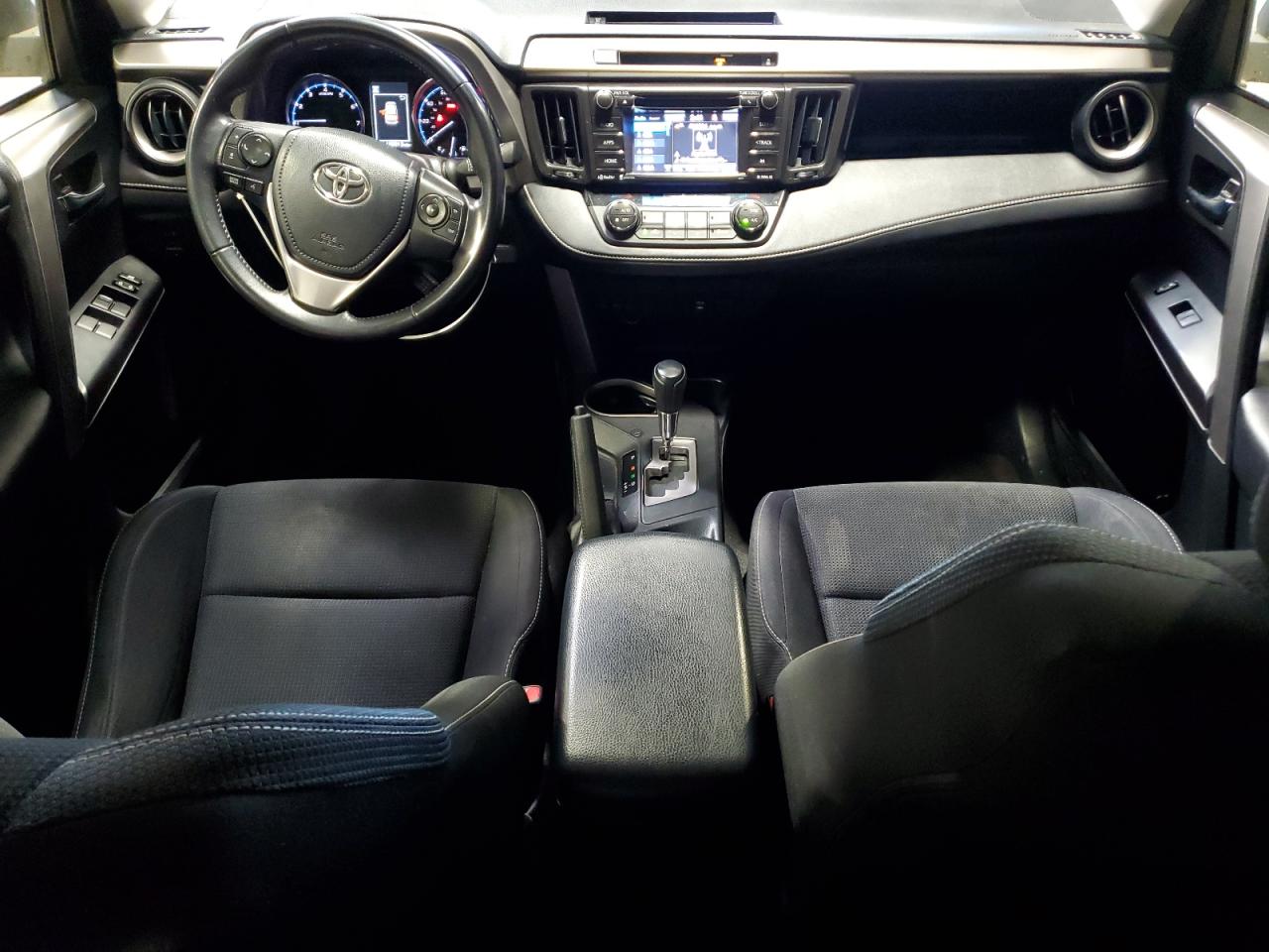 2016 Toyota RAV 4 - Image 8