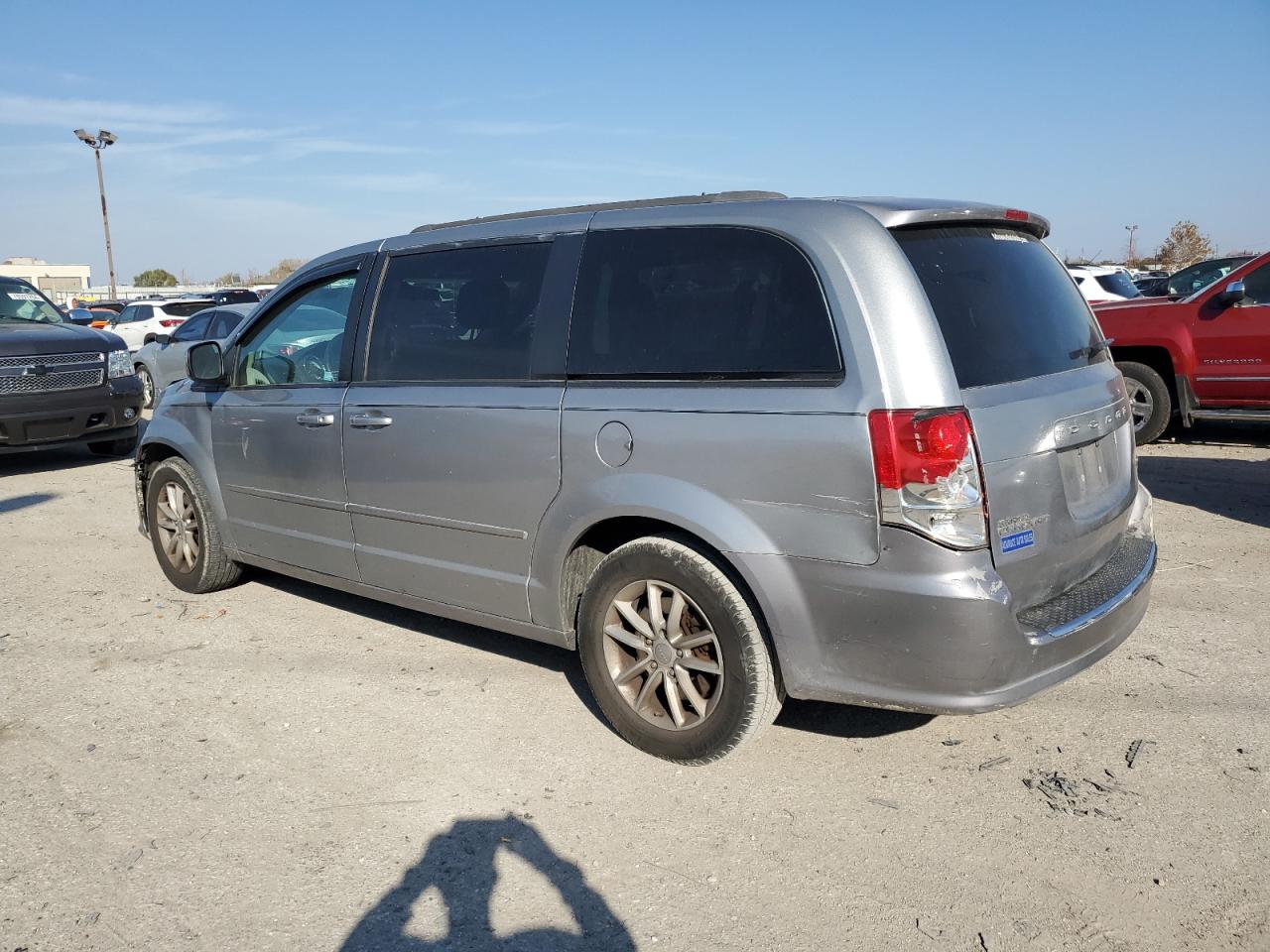 2015 Dodge Caravan - Image 2