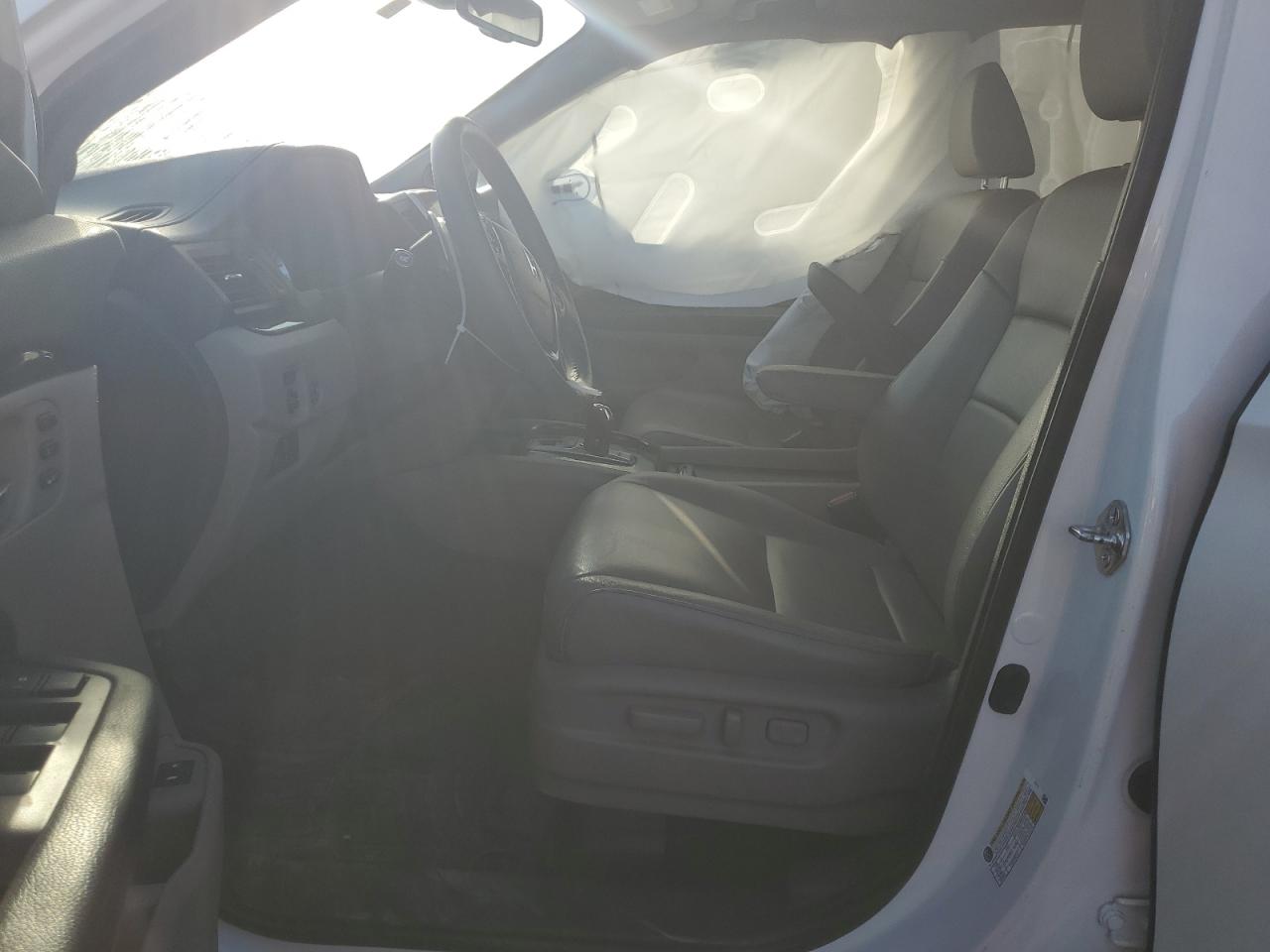 2018 Honda Pilot Touring VIN: 5FNYF5H99JB002527 Lot: 75761694