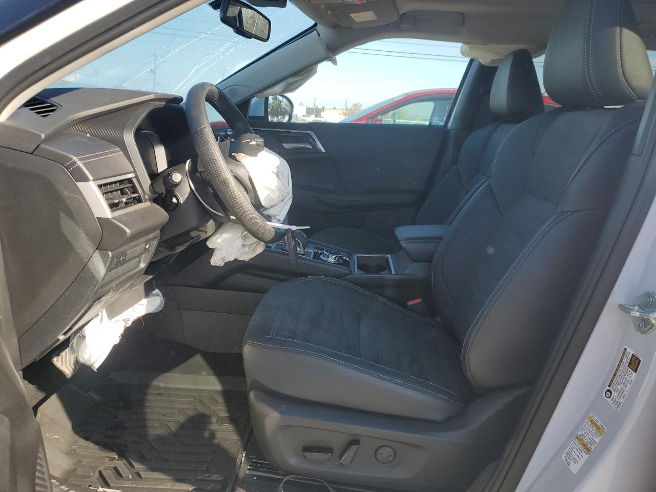 2024 Mitsubishi Outlander - Image 7
