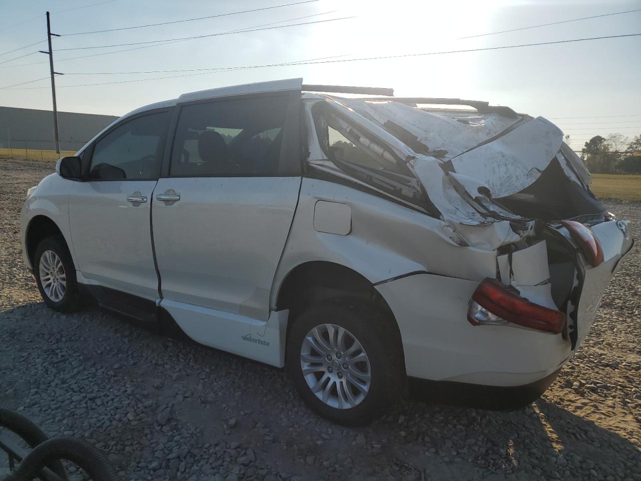 2017 Toyota Sienna - Image 2