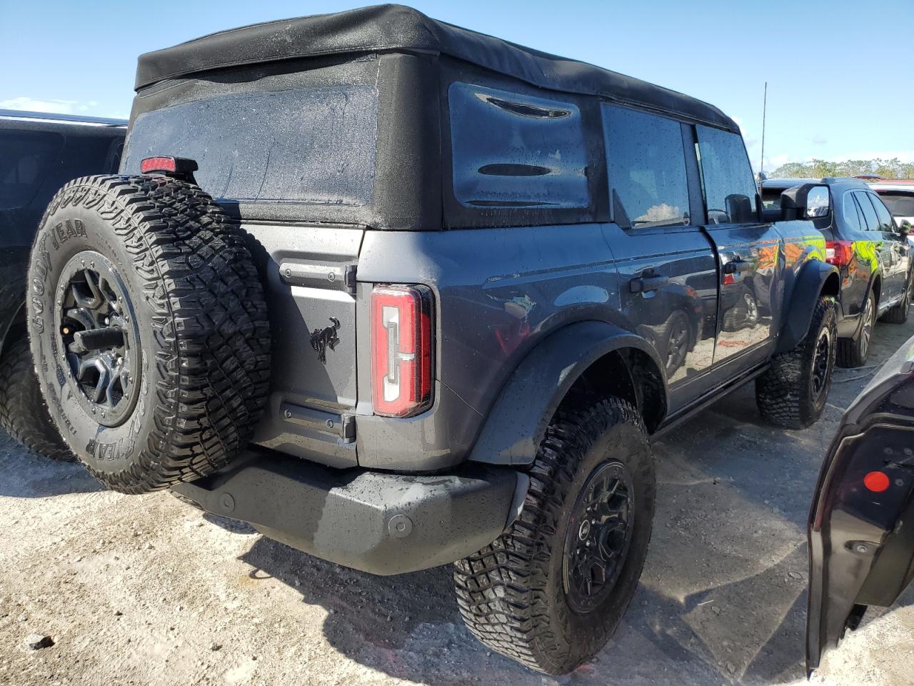 2023 Ford Bronco - Image 3