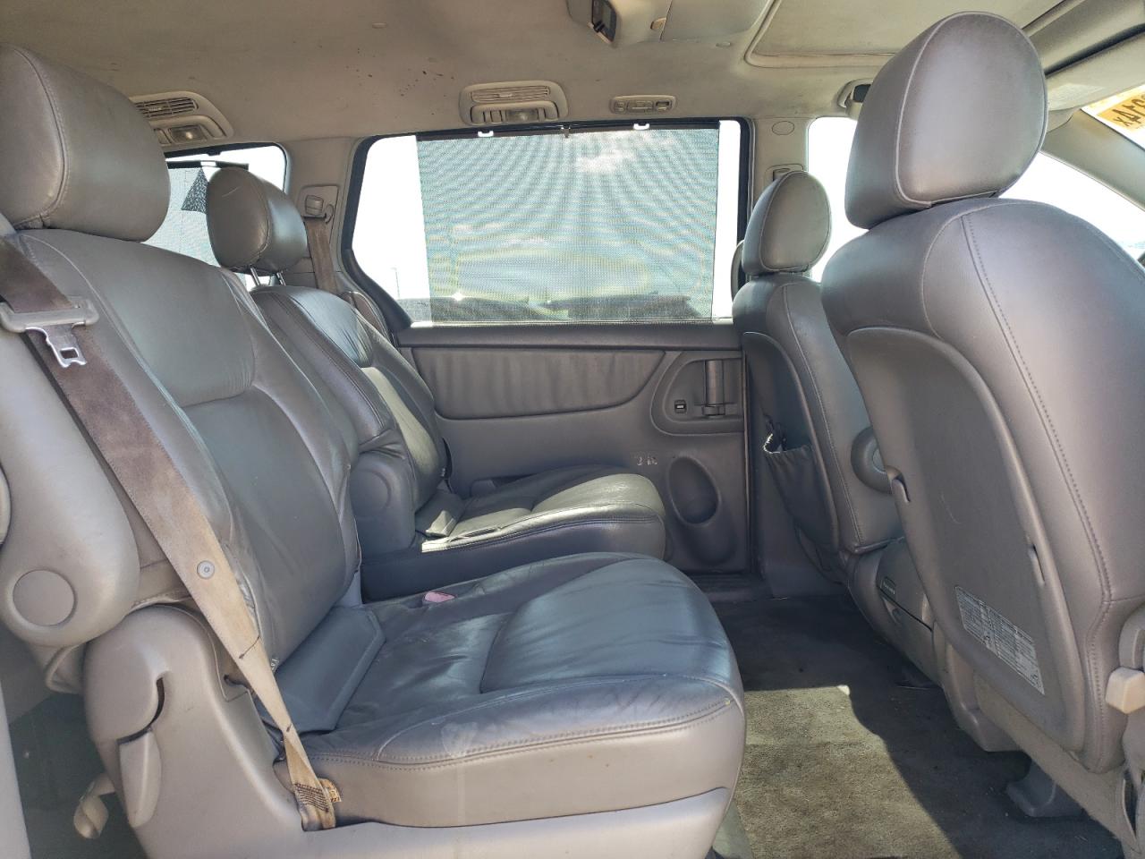 2004 Toyota Sienna - Image 11