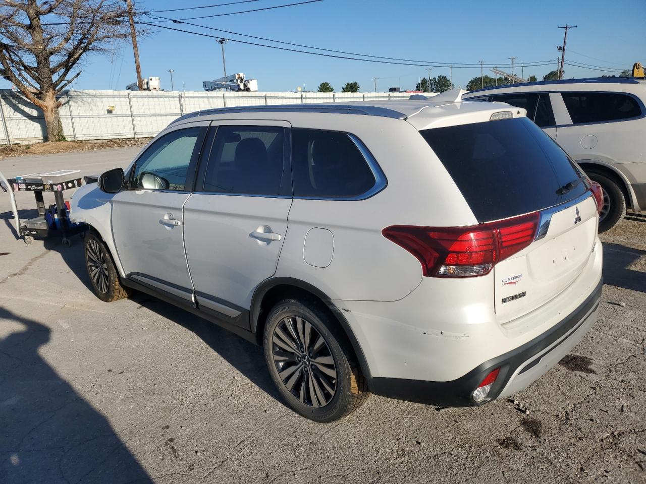 2019 Mitsubishi Outlander - Image 2