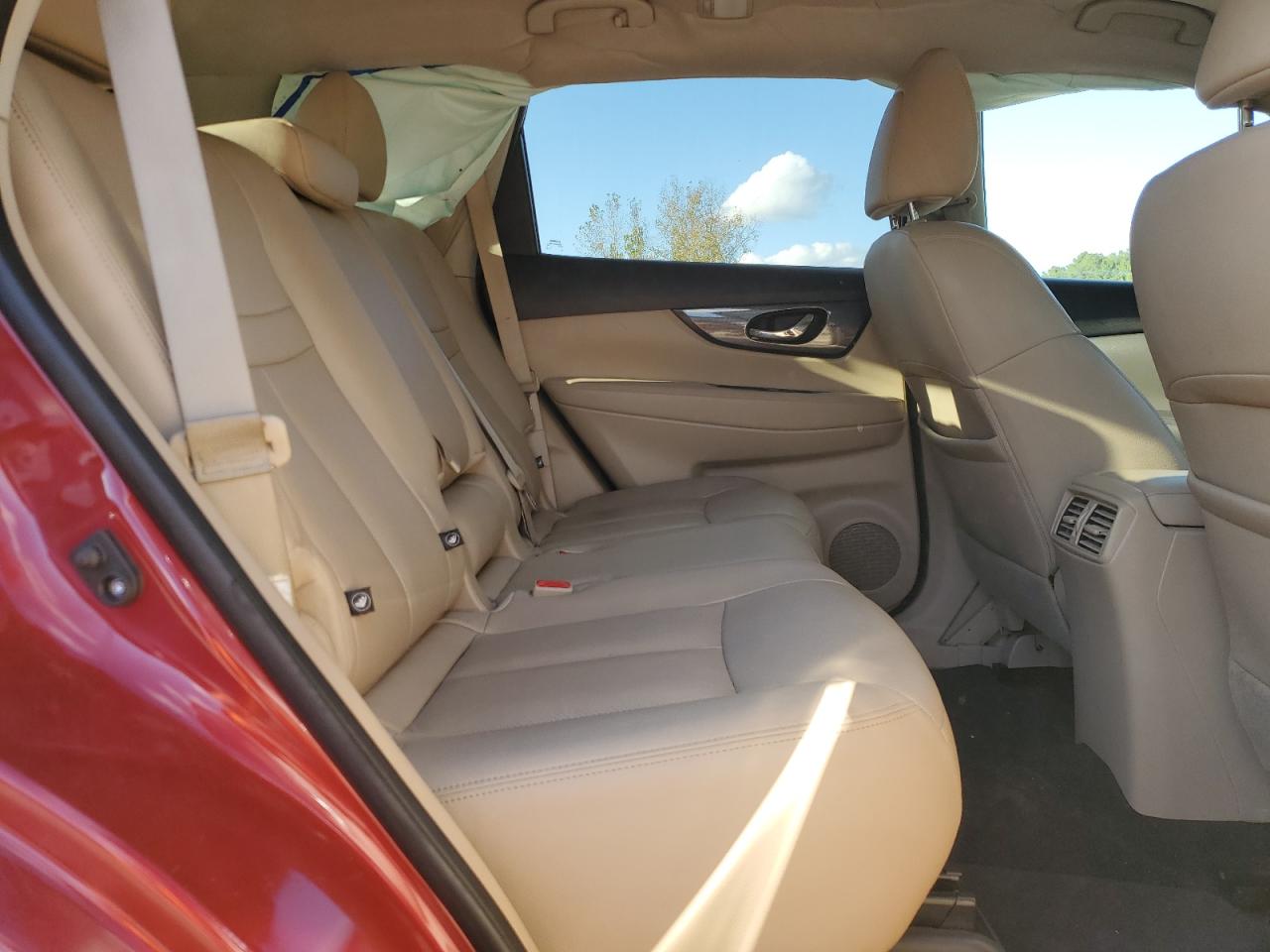 2016 Nissan Rogue - Image 11