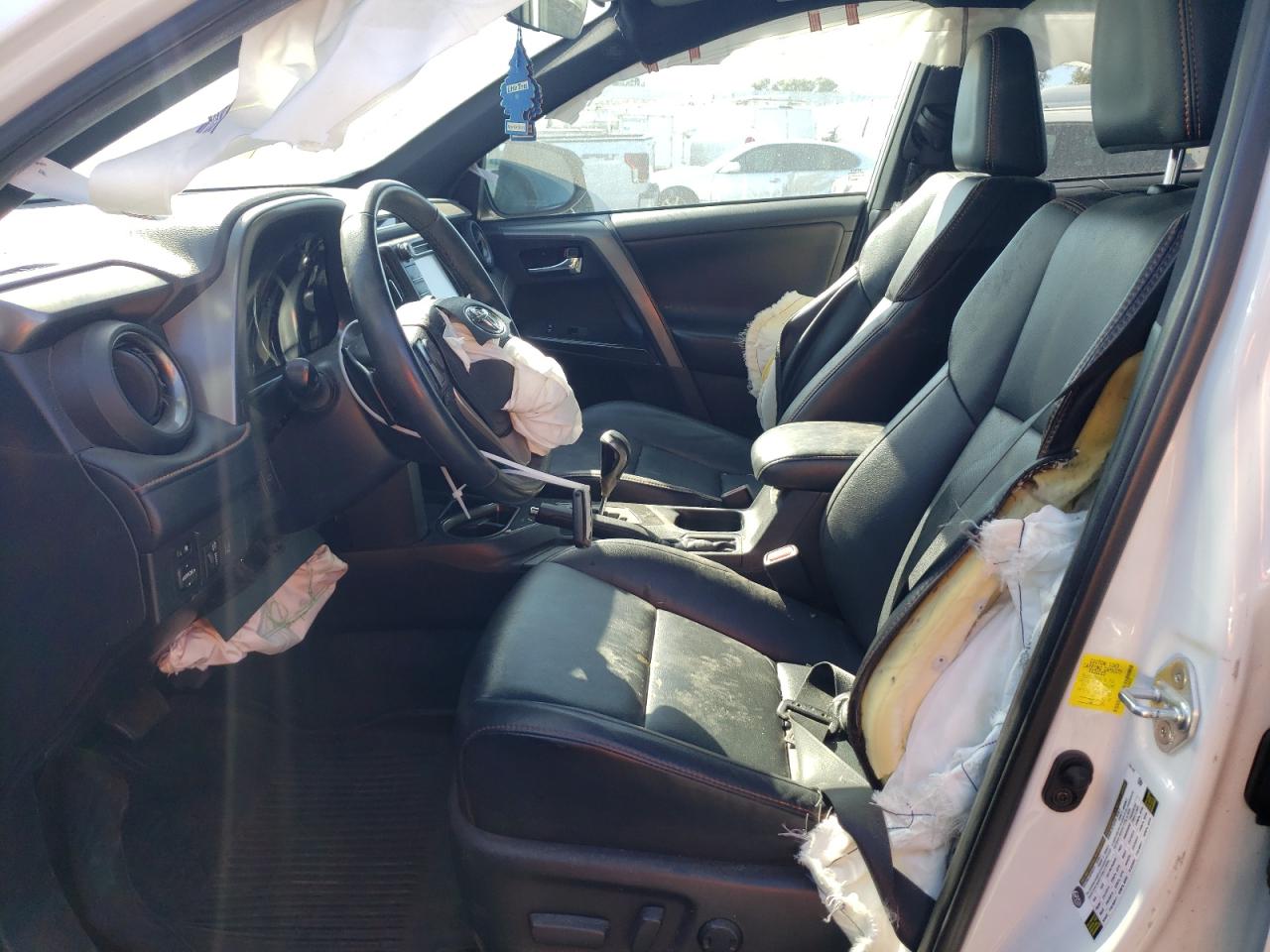 2018 Toyota RAV 4 - Image 7