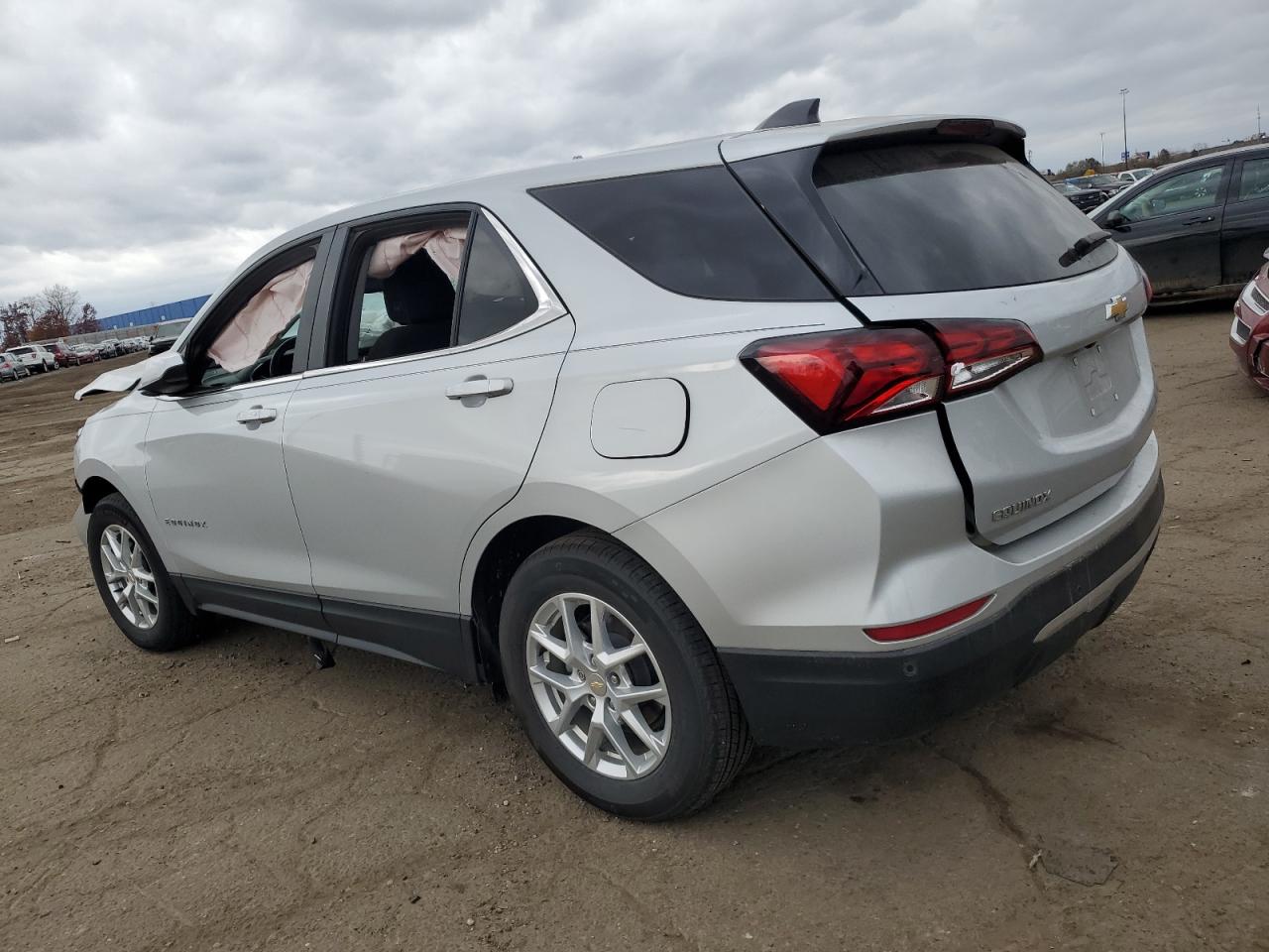 2022 Chevrolet Equinox - Image 2