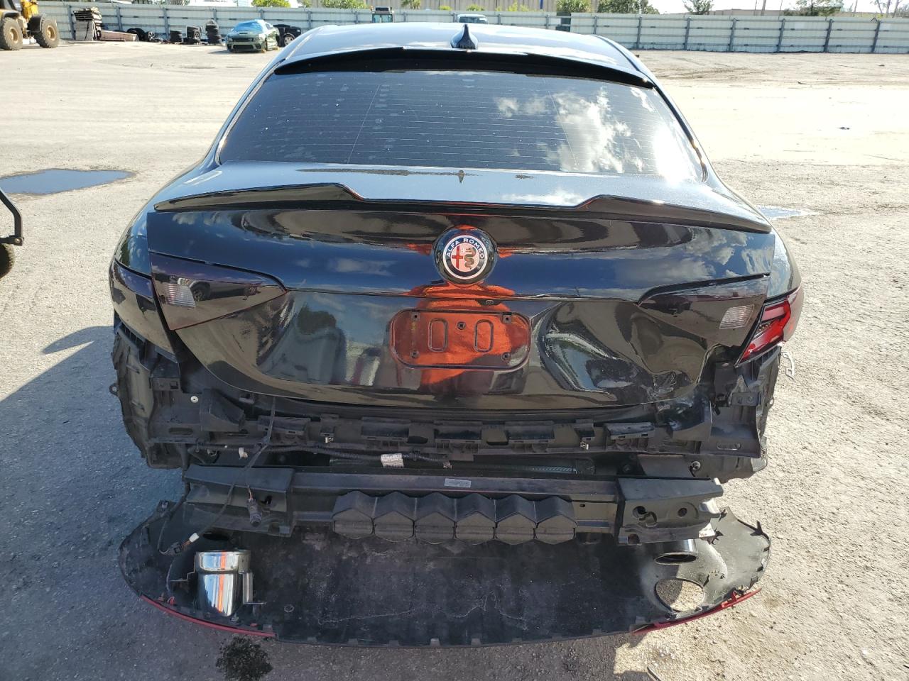 2018 Alfa Romeo Giulia - Image 6