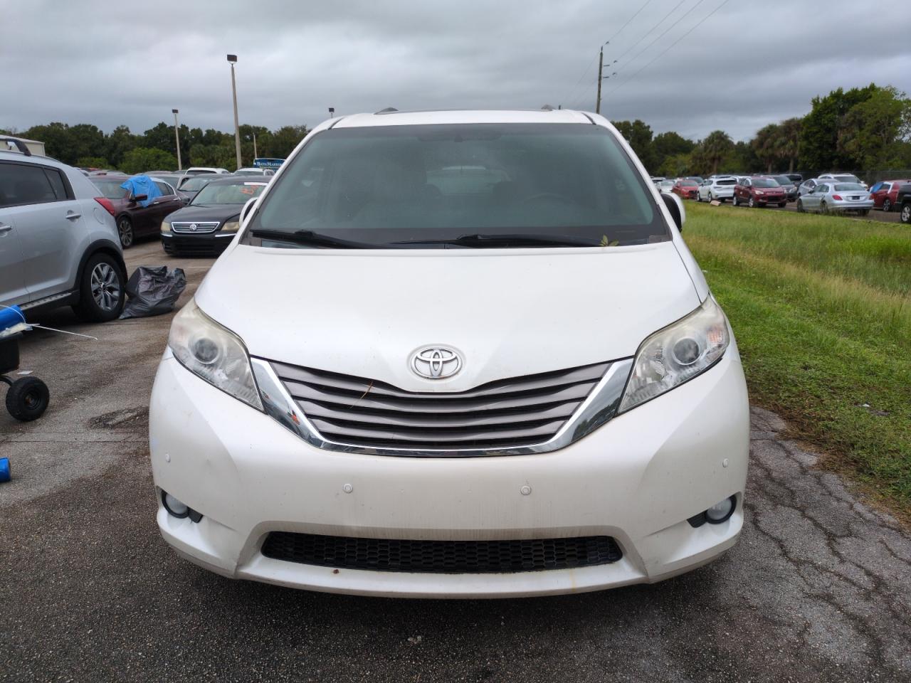 5TDYK3DC3FS527670 2015 Toyota Sienna Xle