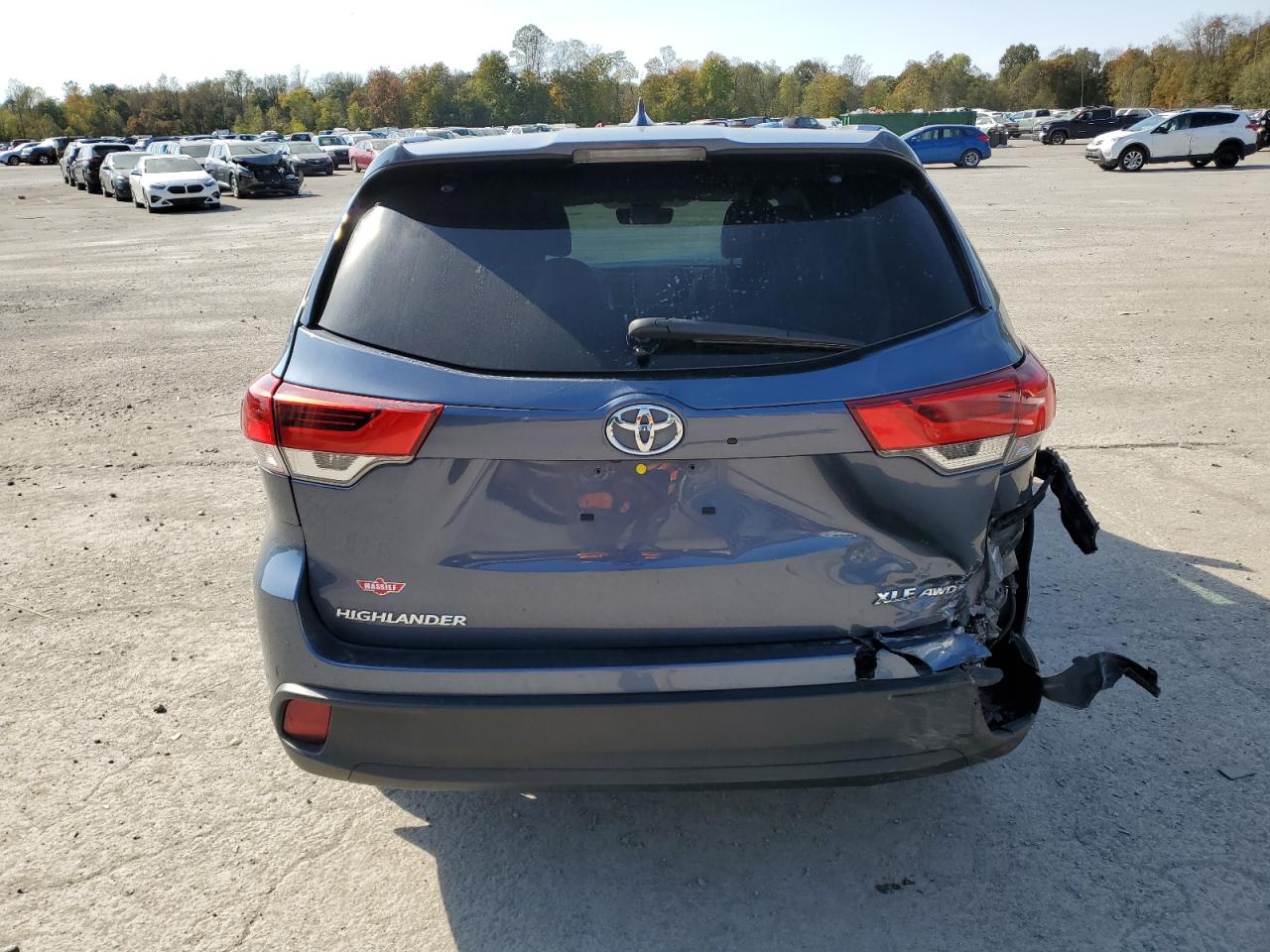 5TDJZRFH4KS997273 2019 Toyota Highlander Se