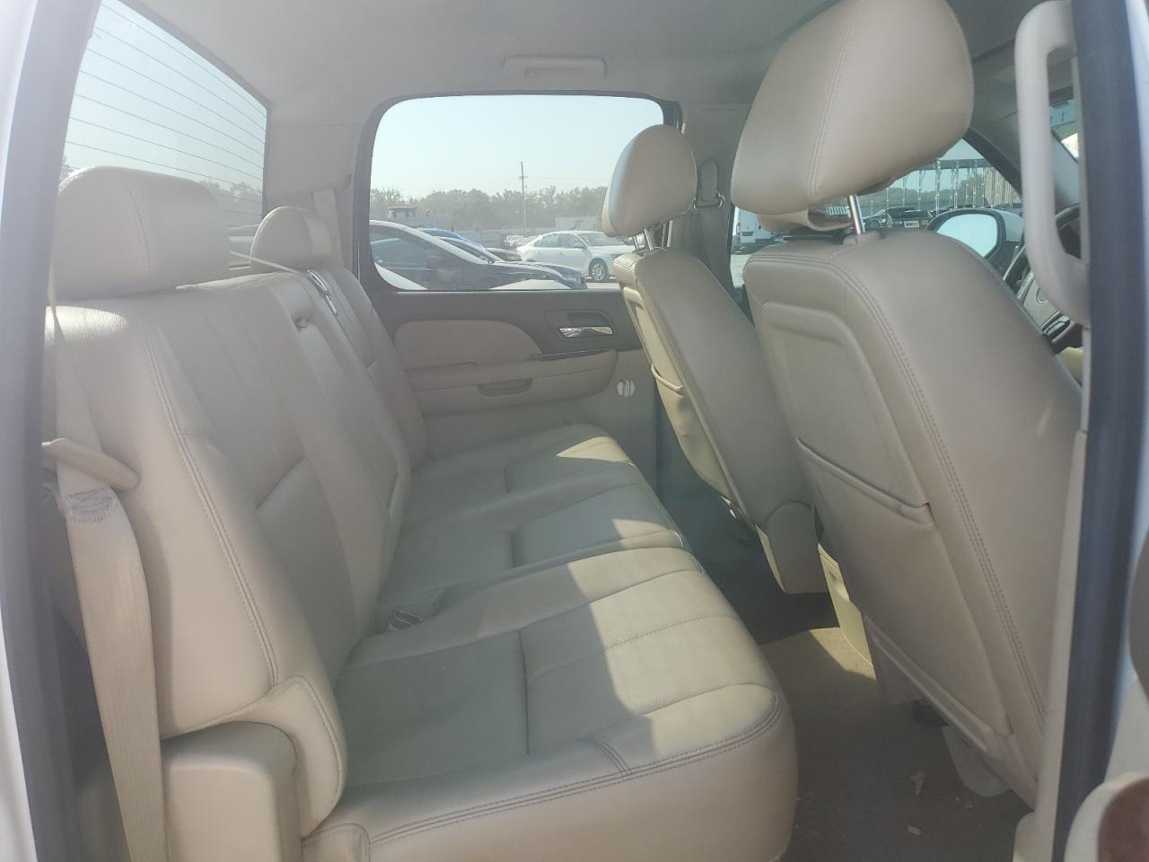 2013 Chevrolet Silverado - Image 10