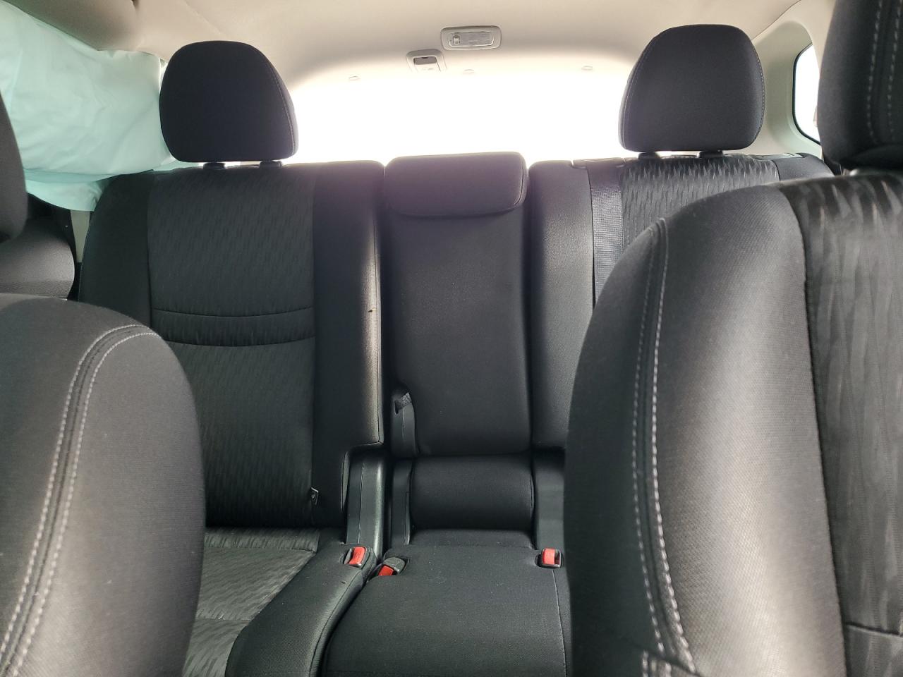 2017 Nissan Rogue - Image 10