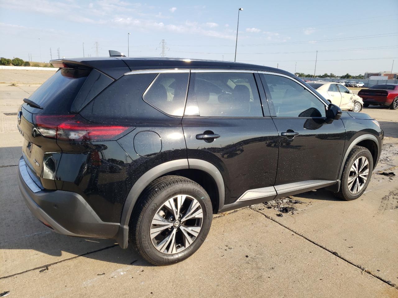 2021 Nissan Rogue - Image 3