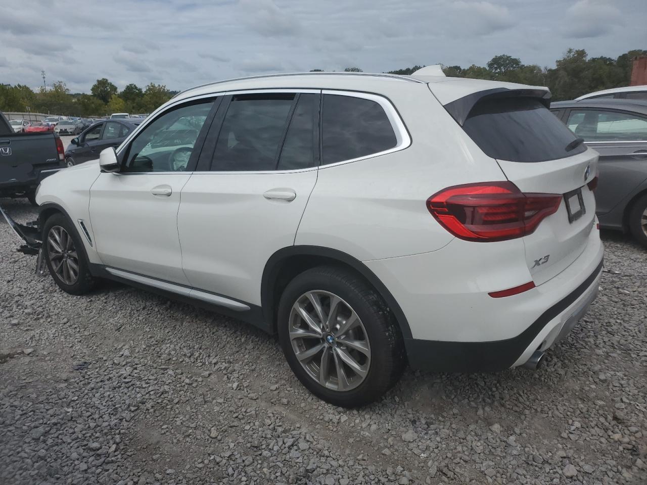 VIN 5UXTR7C51KLE93810 2019 BMW X3 no.2