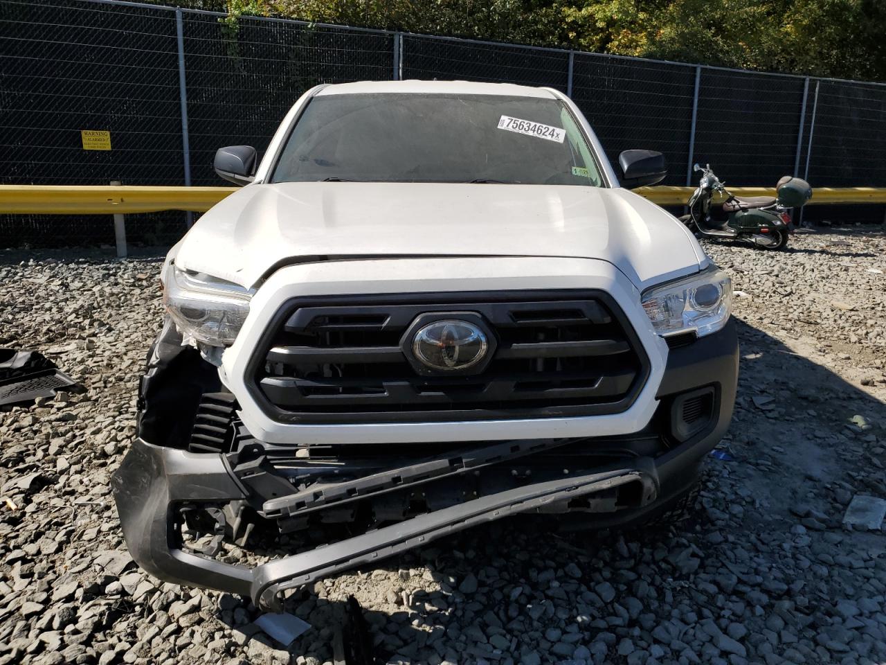 VIN 5TFRX5GN8JX105296 2018 TOYOTA TACOMA no.5