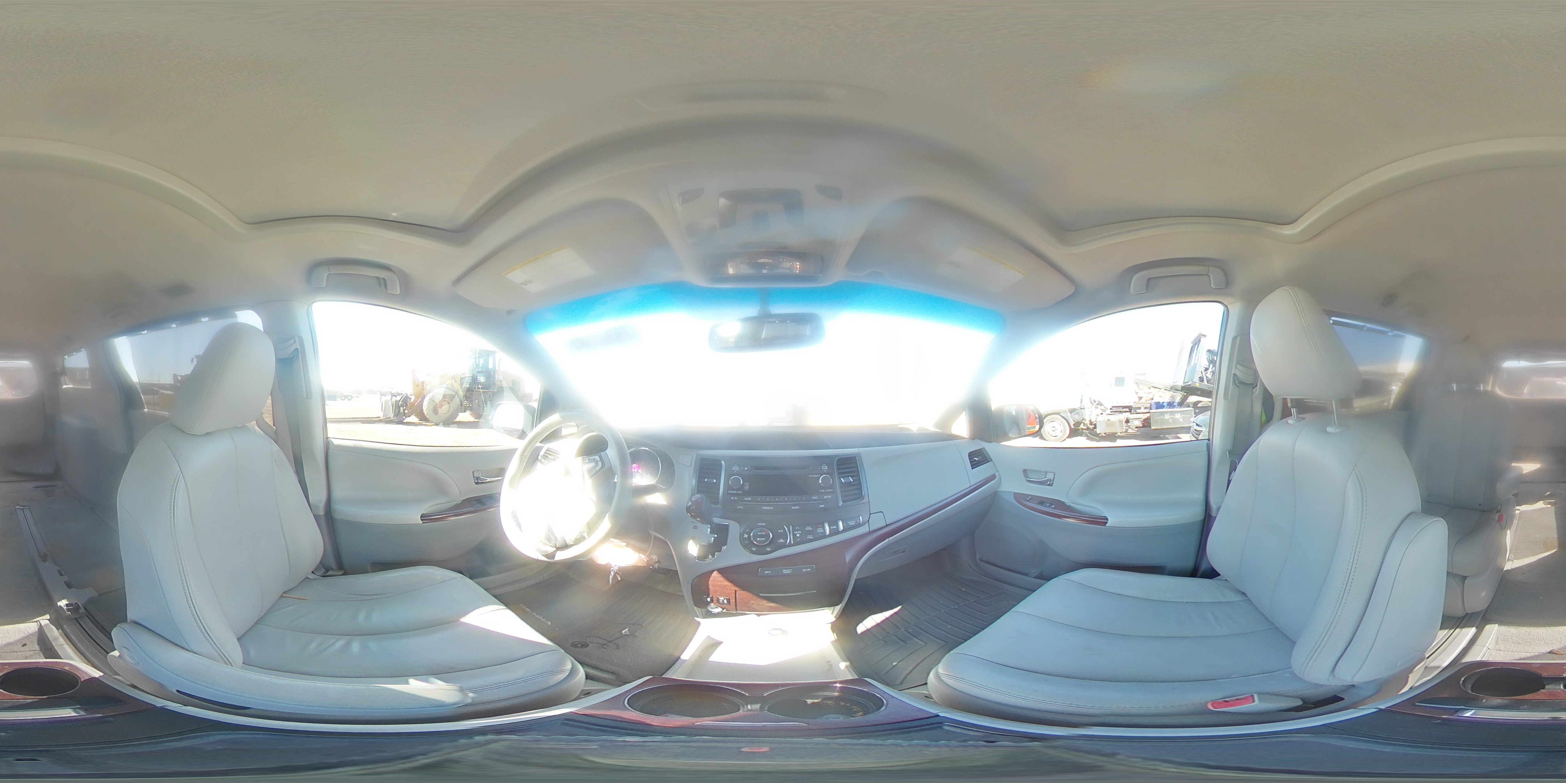 2013 Toyota Sienna - Image 13