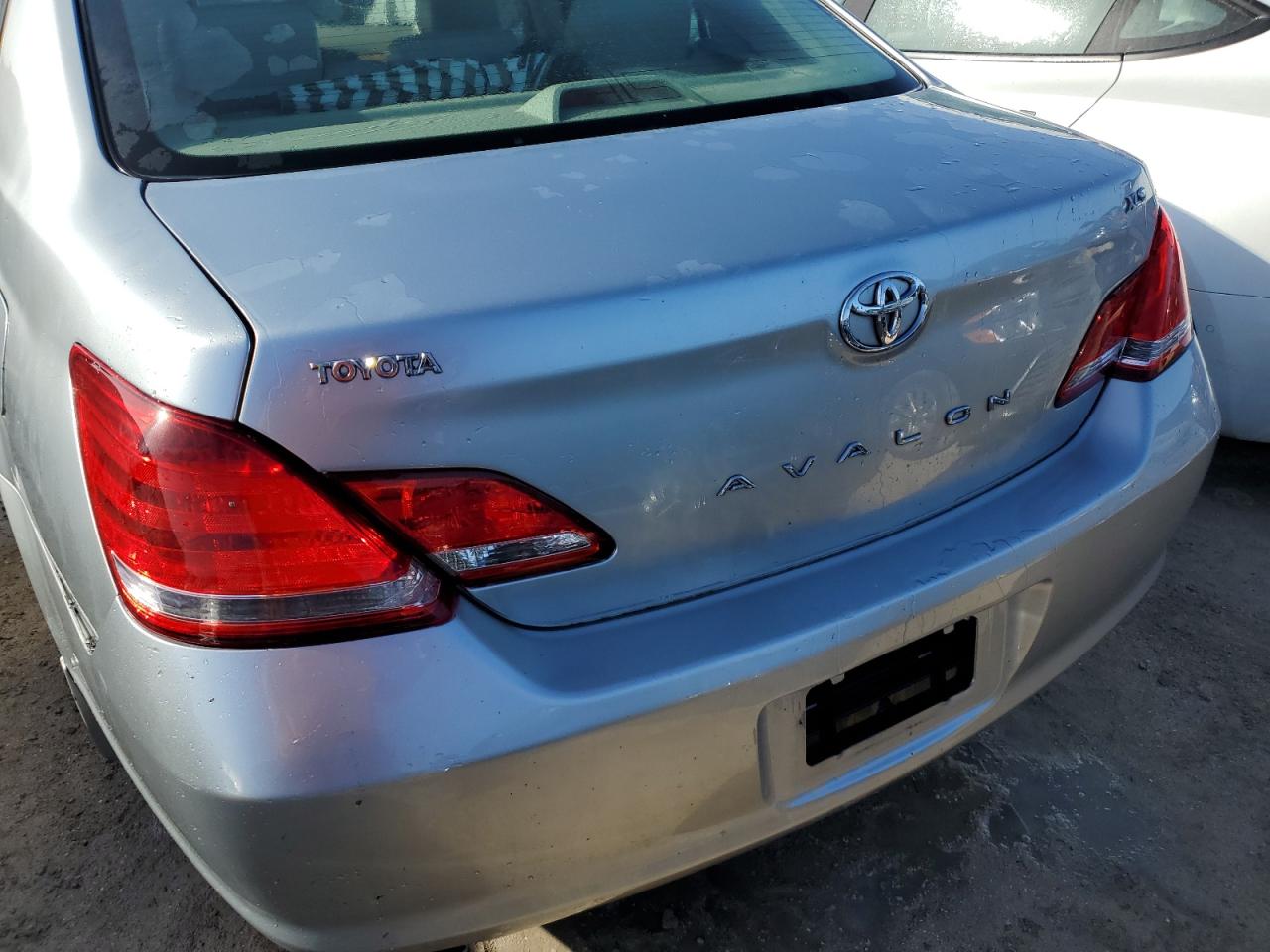 2005 Toyota Avalon - Image 6
