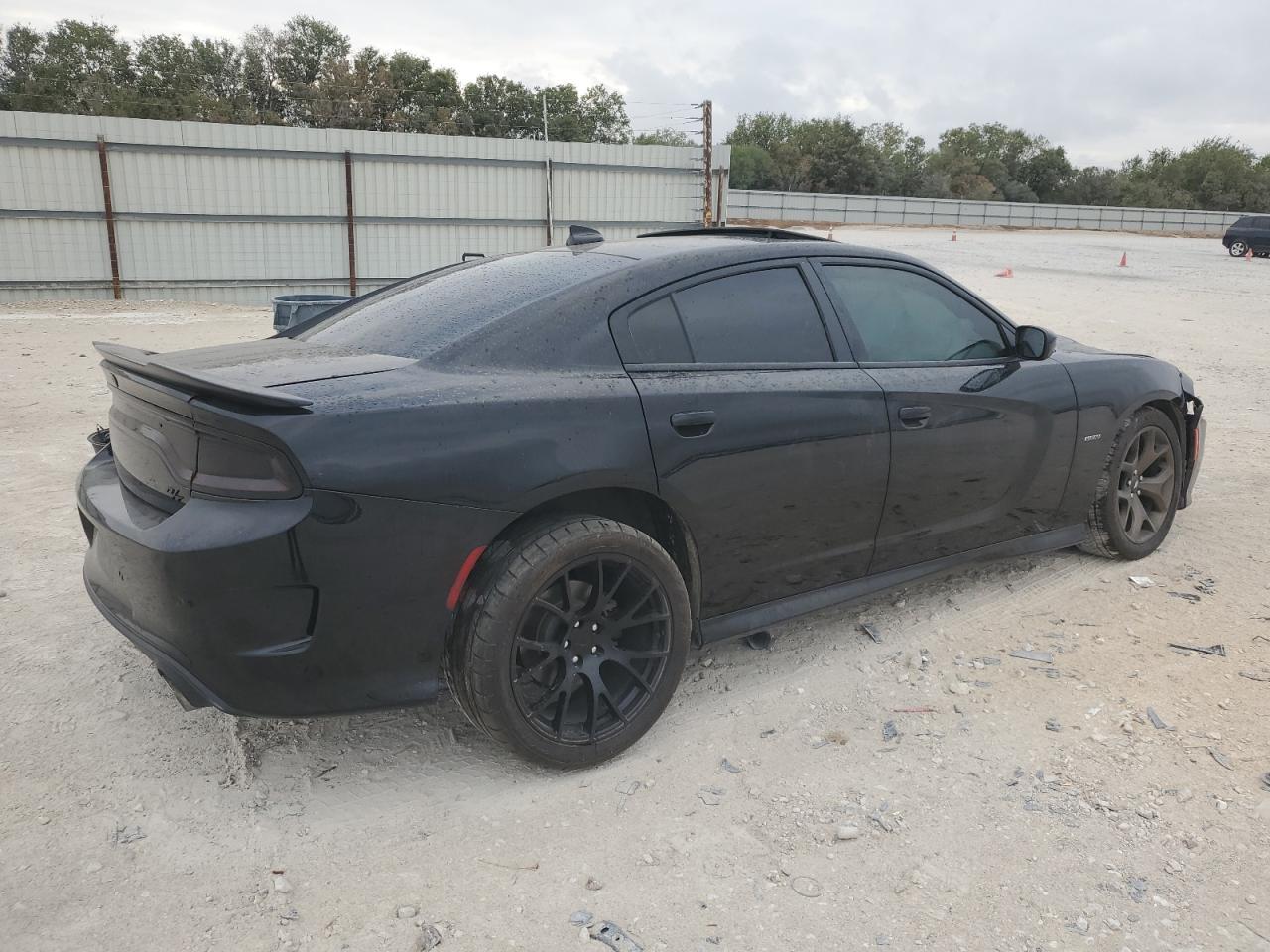 VIN 2C3CDXCT7KH749249 2019 DODGE CHARGER no.3