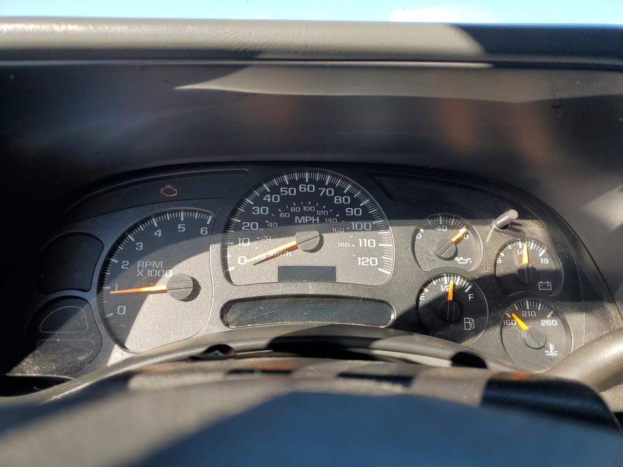 2004 Chevrolet Silverado - Image 9