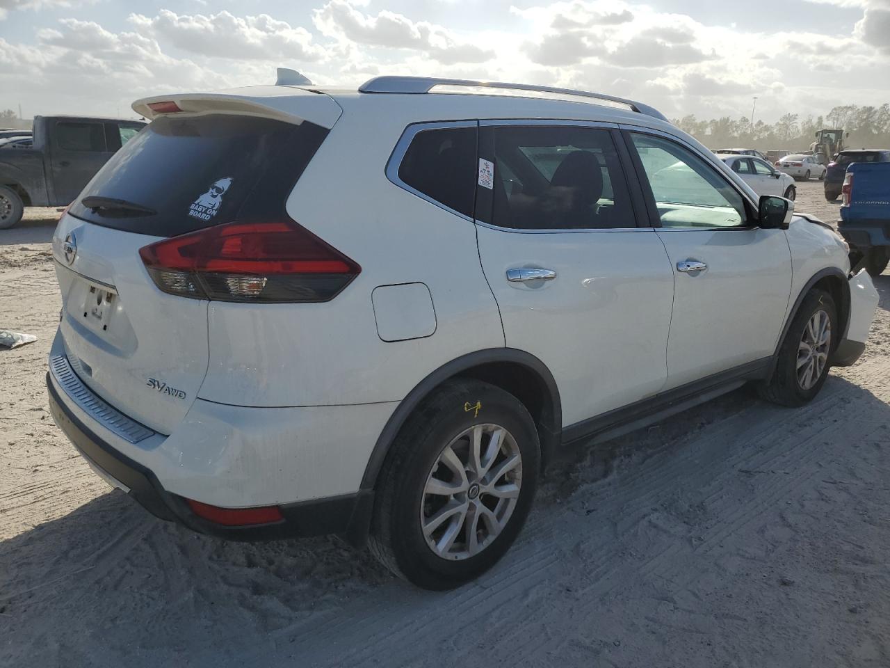 2017 Nissan Rogue - Image 3