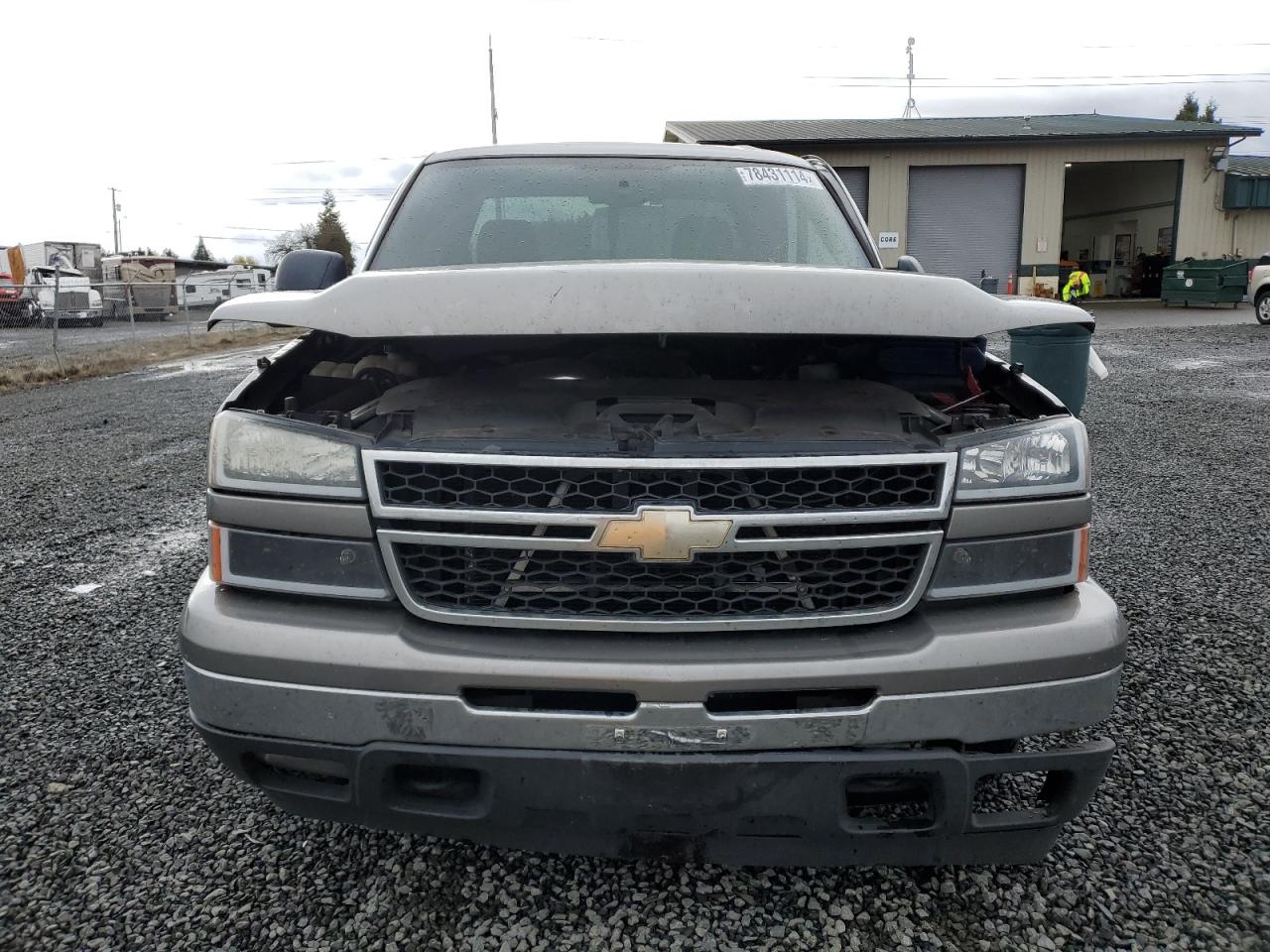 2007 Chevrolet Silverado - Image 5