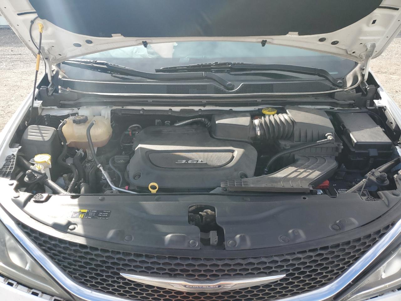 2017 Chrysler Pacifica - Image 12