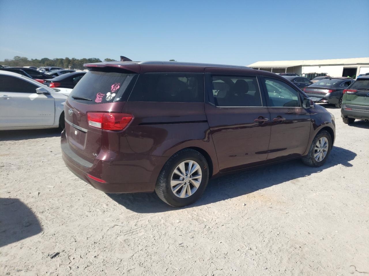 KNDMB5C10H6324975 2017 Kia Sedona Lx