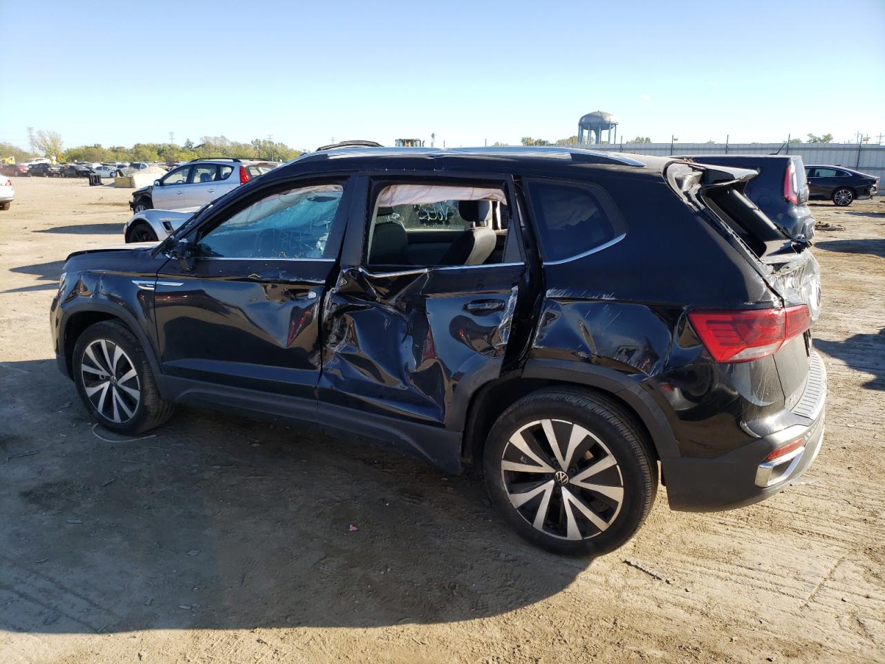 3VVNX7B25PM328662 2023 Volkswagen Taos Se