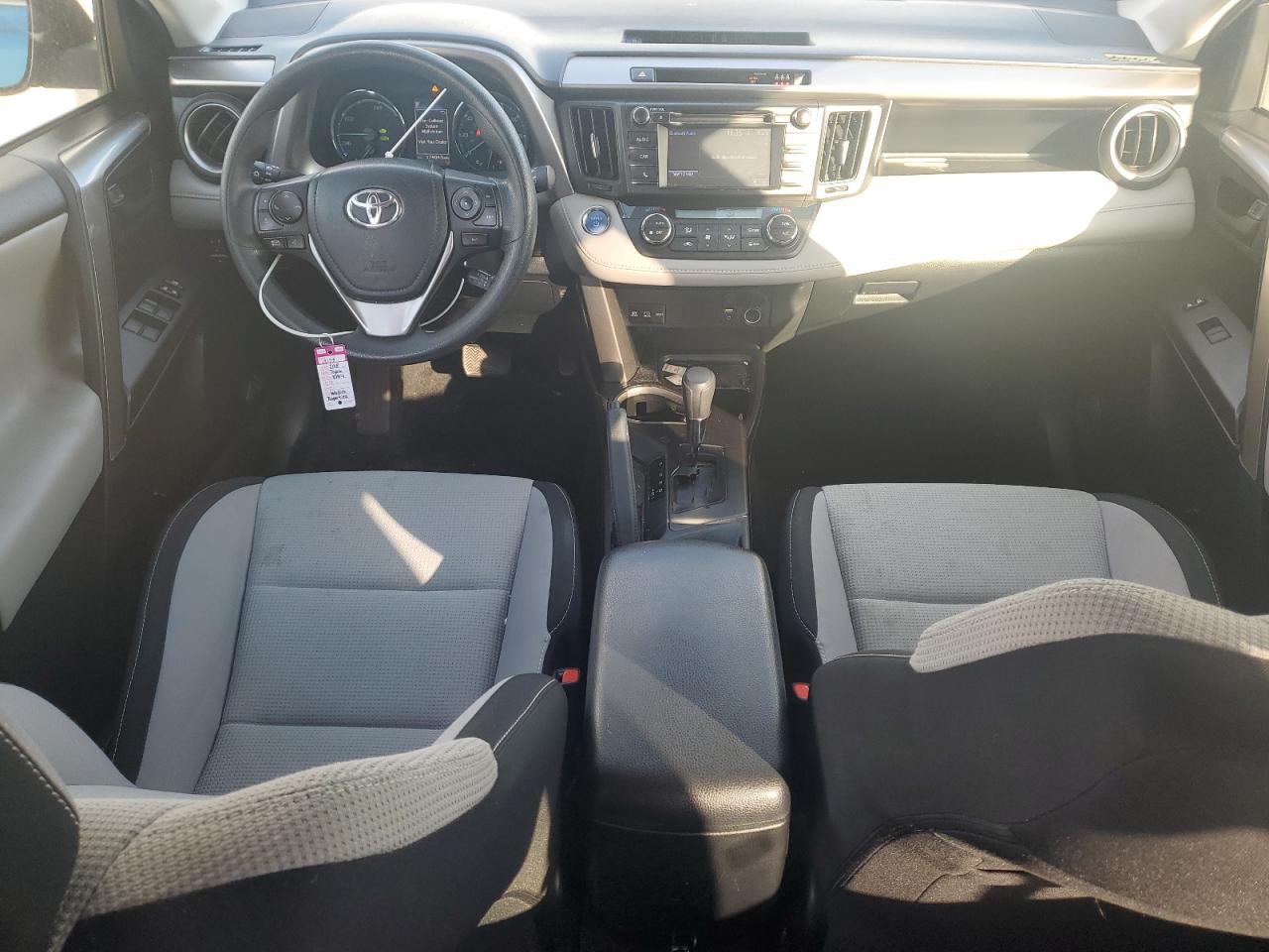 2018 Toyota RAV 4 - Image 8