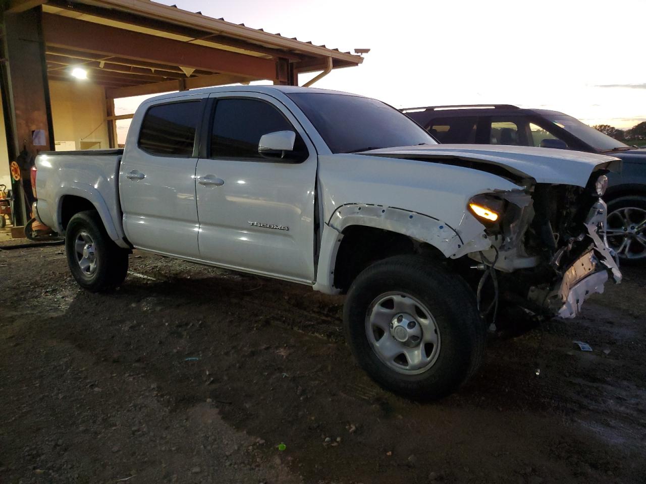 VIN 5TFCZ5AN8HX070312 2017 TOYOTA TACOMA no.4