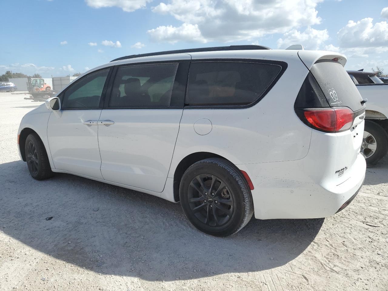 2020 Chrysler Pacifica - Image 2