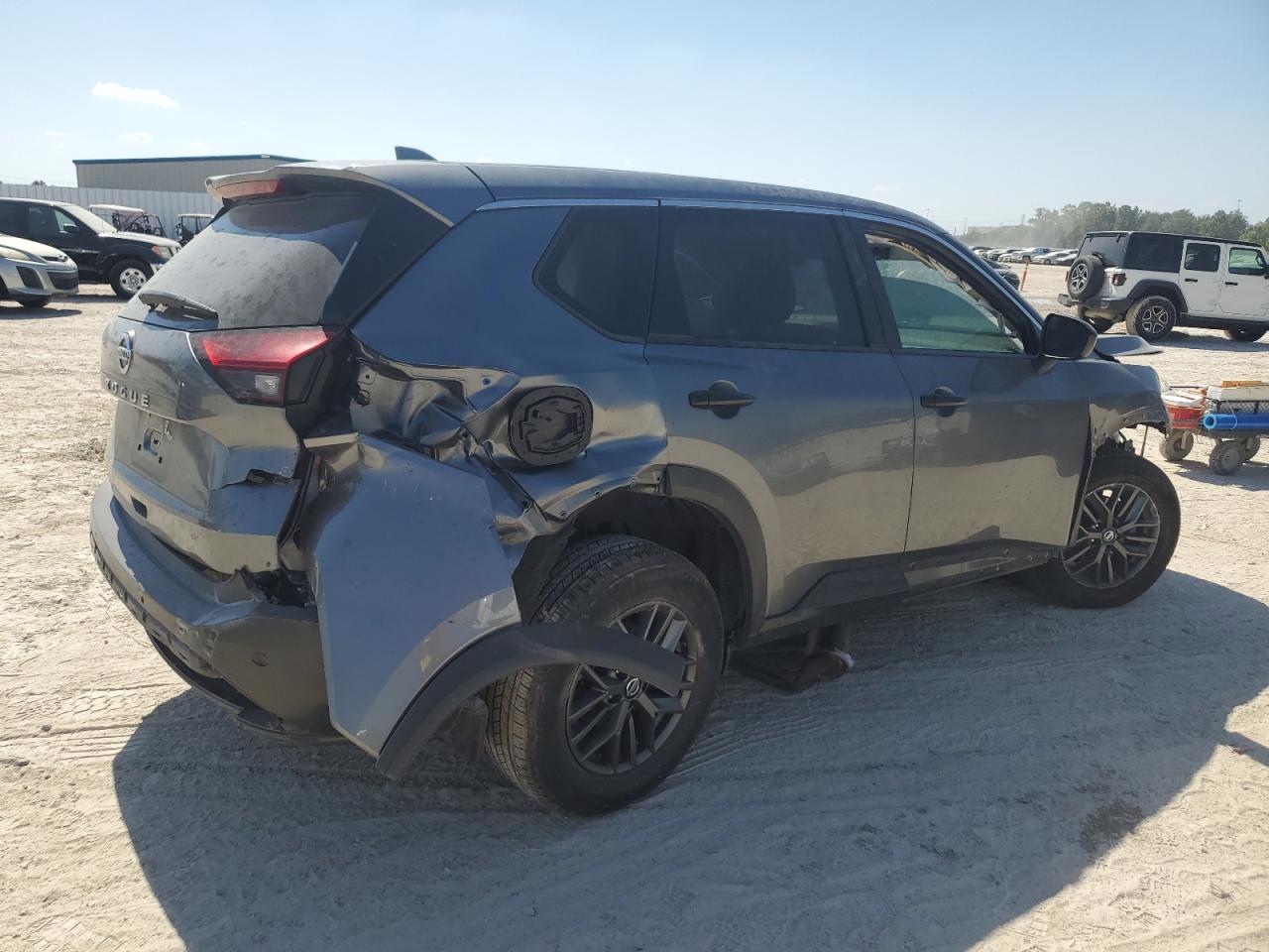 2021 Nissan Rogue - Image 3