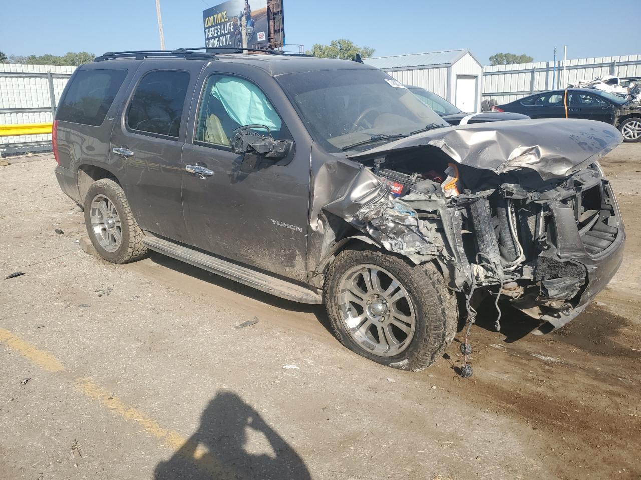 2011 GMC Yukon - Image 4
