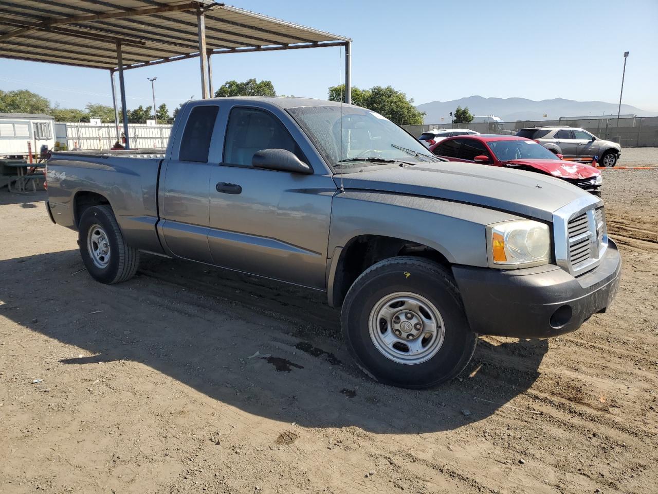 2005 Dodge Dakota - Image 4