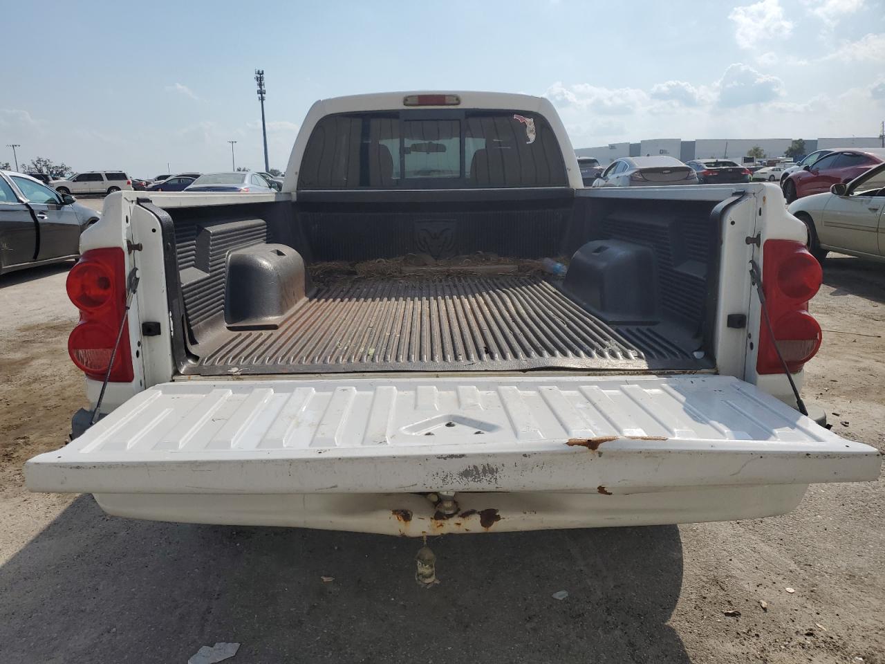 2005 Dodge Dakota Slt VIN: 1D7HE42N05S176472 Lot: 76042424